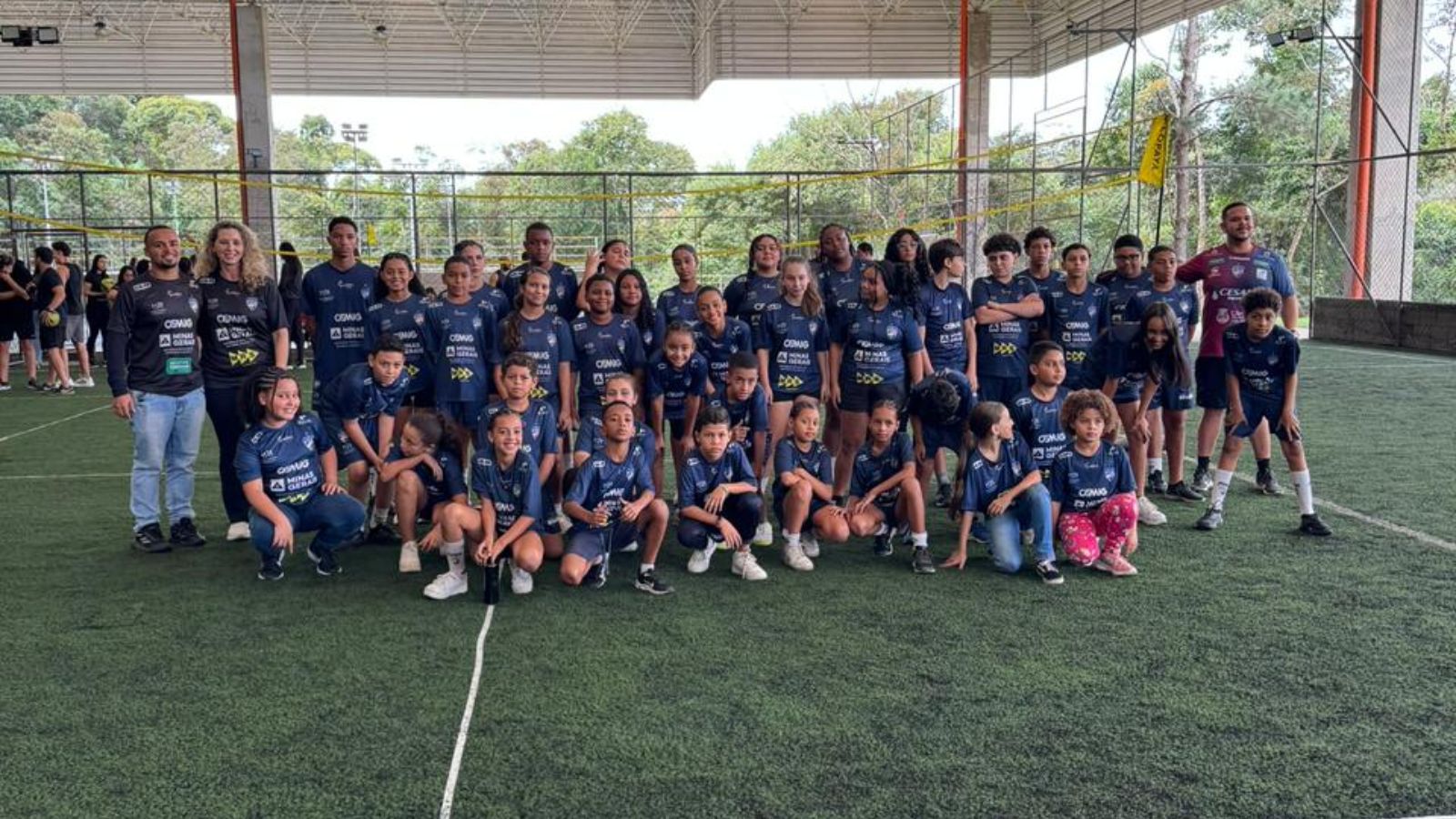 Leia mais sobre o artigo Festival JF Vôlei Educacional reúne estudantes em dia de integração e aprendizado