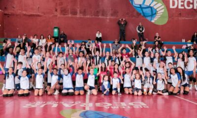 Atividade no Colégio Degraus promove integração entre alunos dos projetos do JF Vôlei