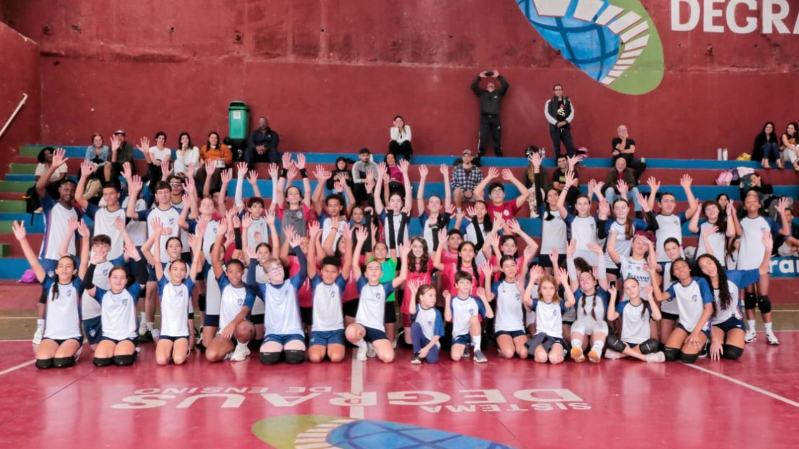 Leia mais sobre o artigo Atividade no Colégio Degraus promove integração entre alunos dos projetos do JF Vôlei