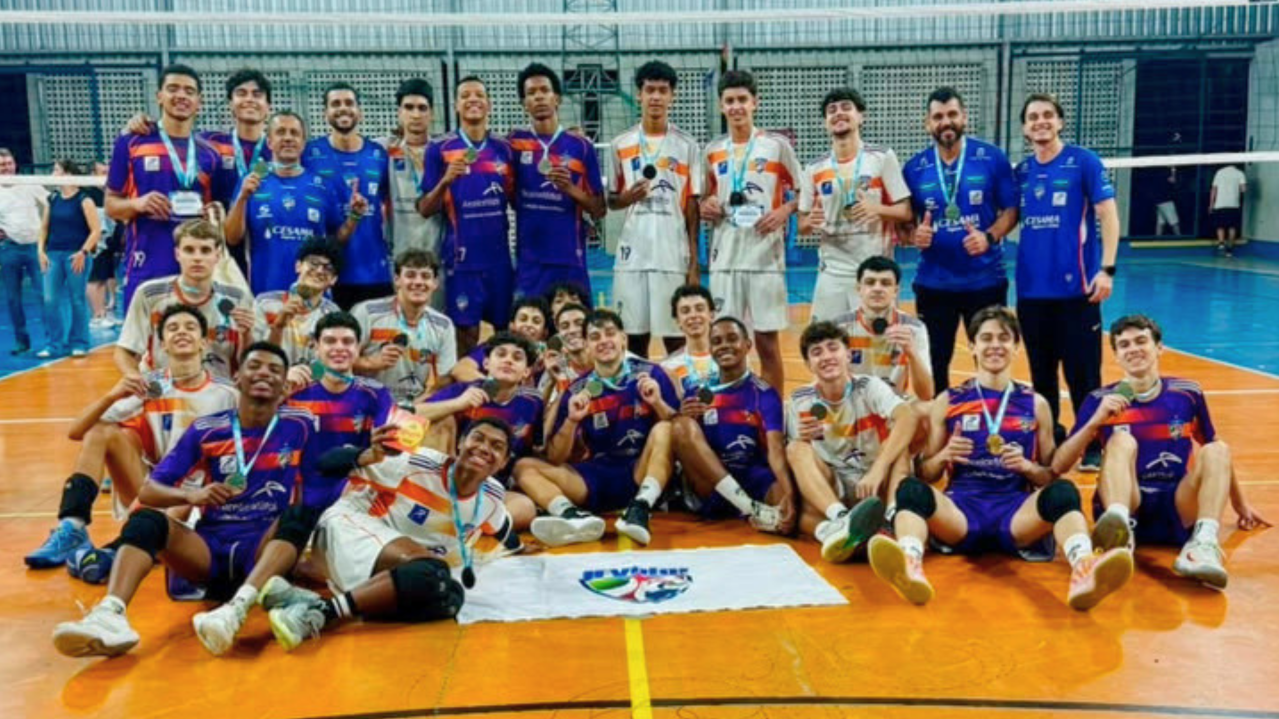 Leia mais sobre o artigo JF Vôlei conquista dois pódios no masculino e um no feminino na Copa Cascatinha Sub-18