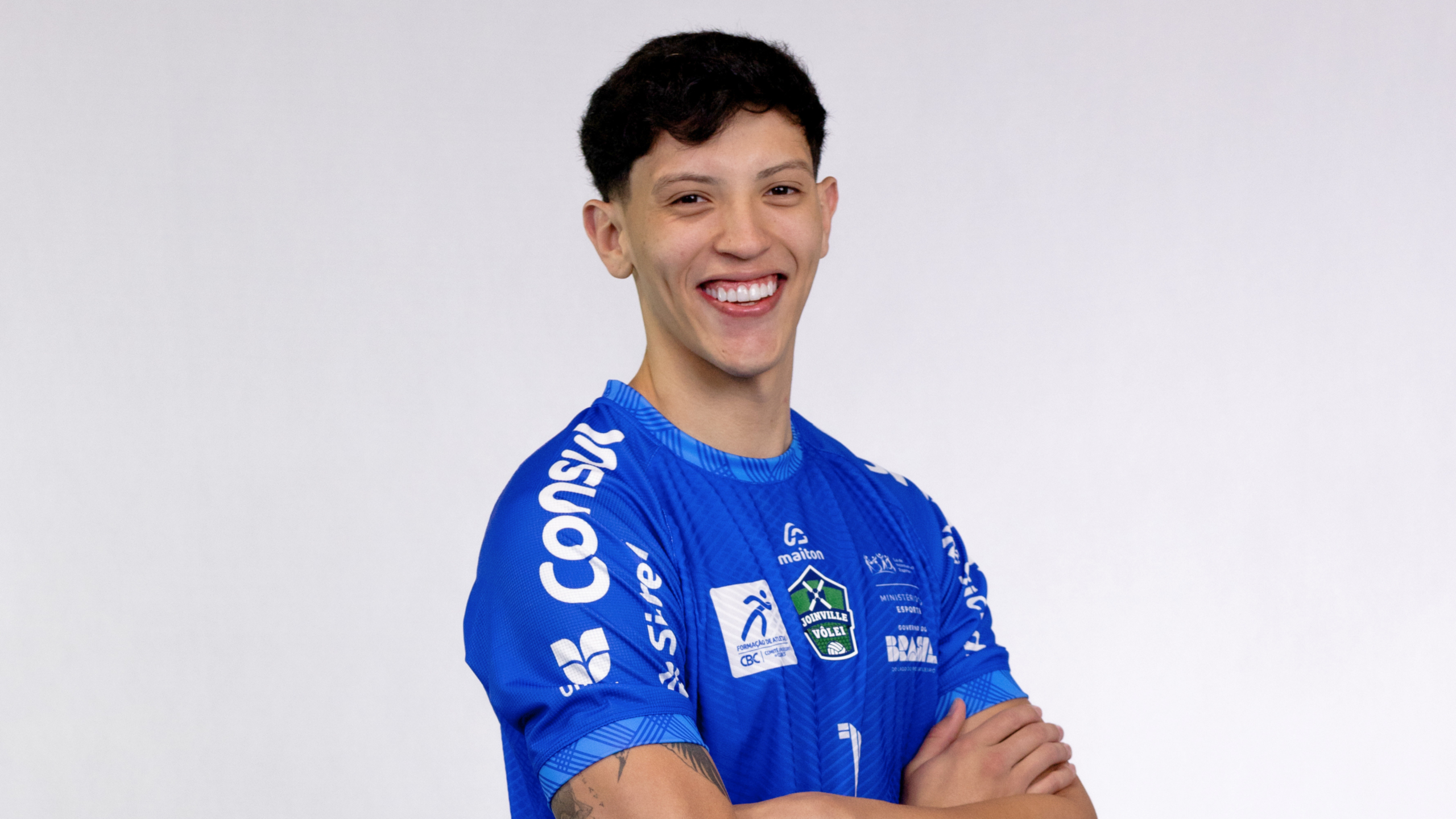 Leia mais sobre o artigo Mateus Logan reforça o JF Vôlei para a temporada 2026/2027