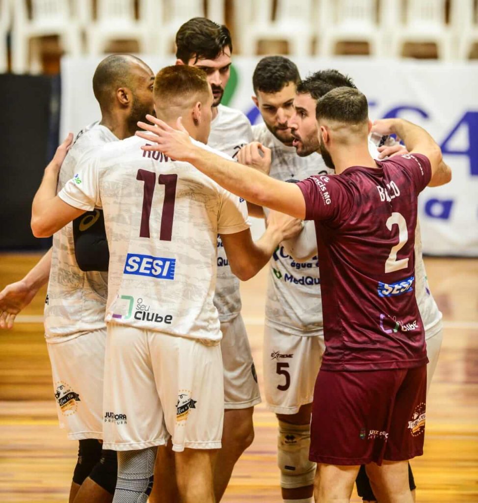 Na volta ao profissional, JF Vôlei bate Minas no tie-break na